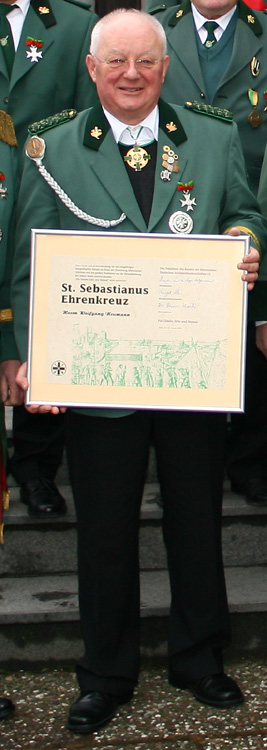 Wolfgang Neumann wurde mit dem St. Sebastianus Ehrenkreuz ausgezeichnet.