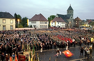 Großer Zapfenstreich auf dem Domplatz in Paderborn.